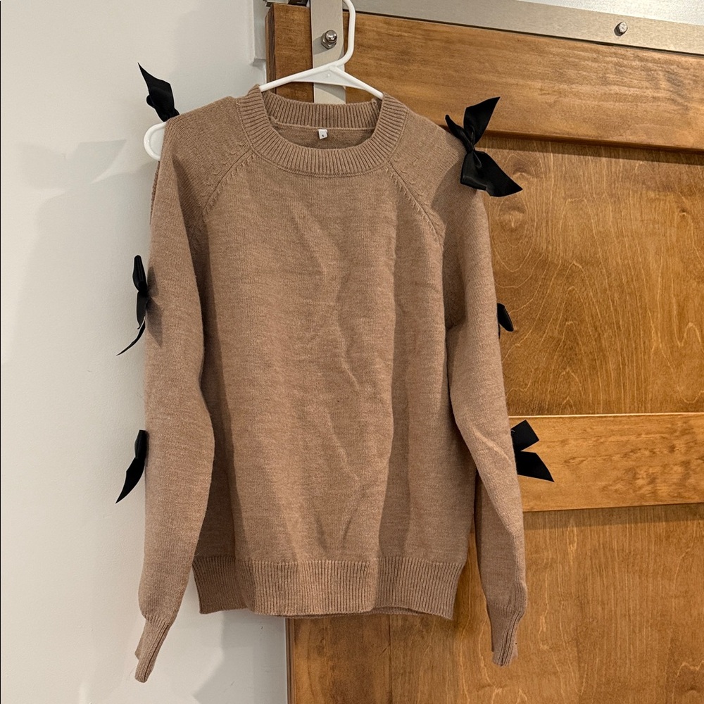 Elegant Brown Sweater with Black Bow Accents